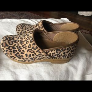DANSKO LEOPARD PRINT CLOG 40
